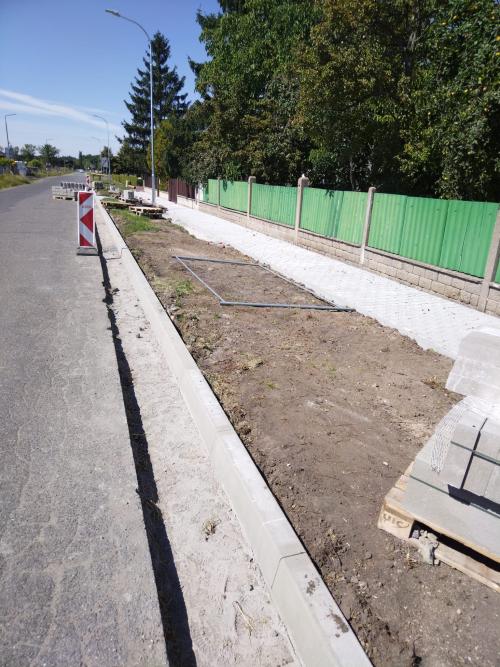 25.8. Chodník od hřiště