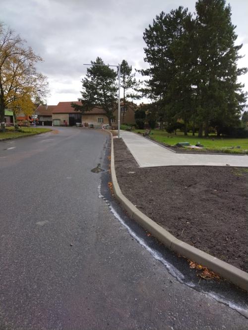 27.11. chodník u parku