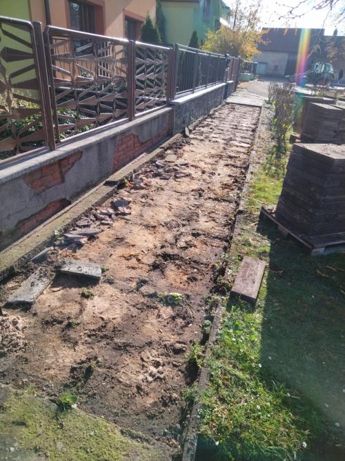 7.11. nový chodník náměstí za velkým pomníkem