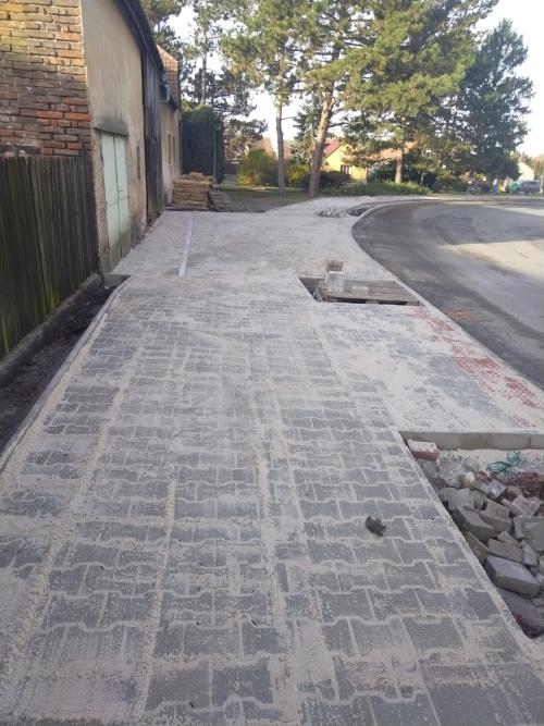 13.11. chodník, vjezd u p.Čiháka