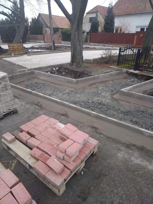 28.1. nové chodníky náměstí